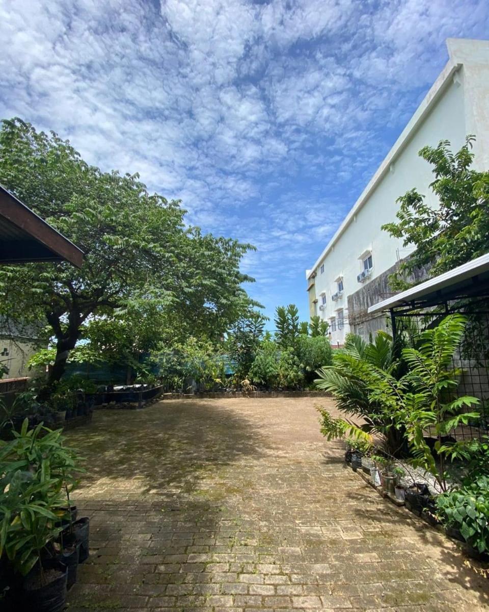 Innbox Hostel Sorong Buitenkant foto