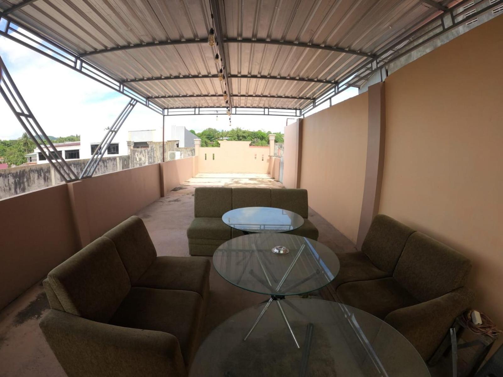 Innbox Hostel Sorong Buitenkant foto