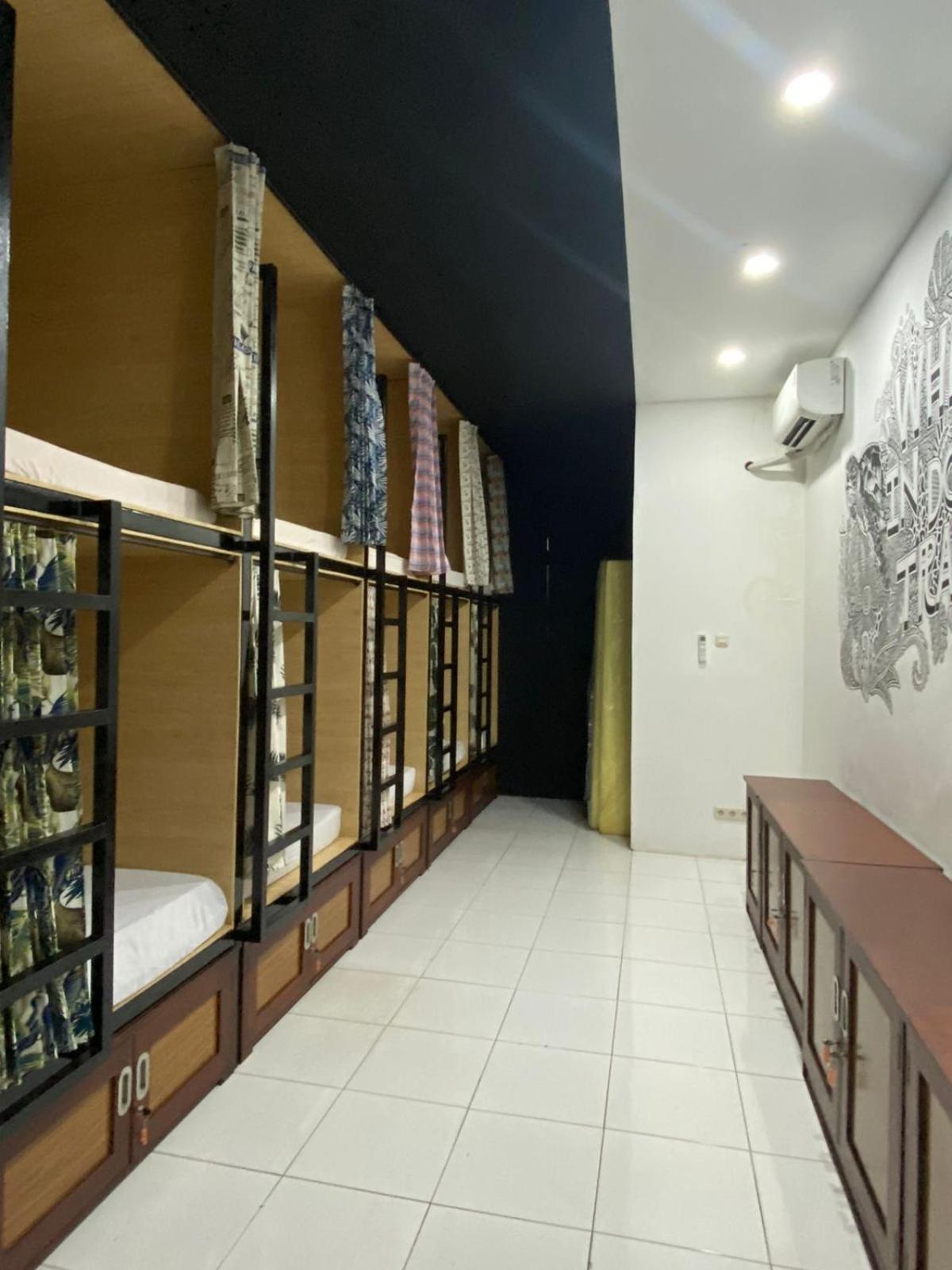 Innbox Hostel Sorong Buitenkant foto