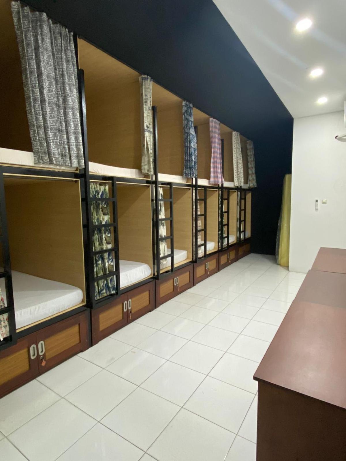 Innbox Hostel Sorong Buitenkant foto